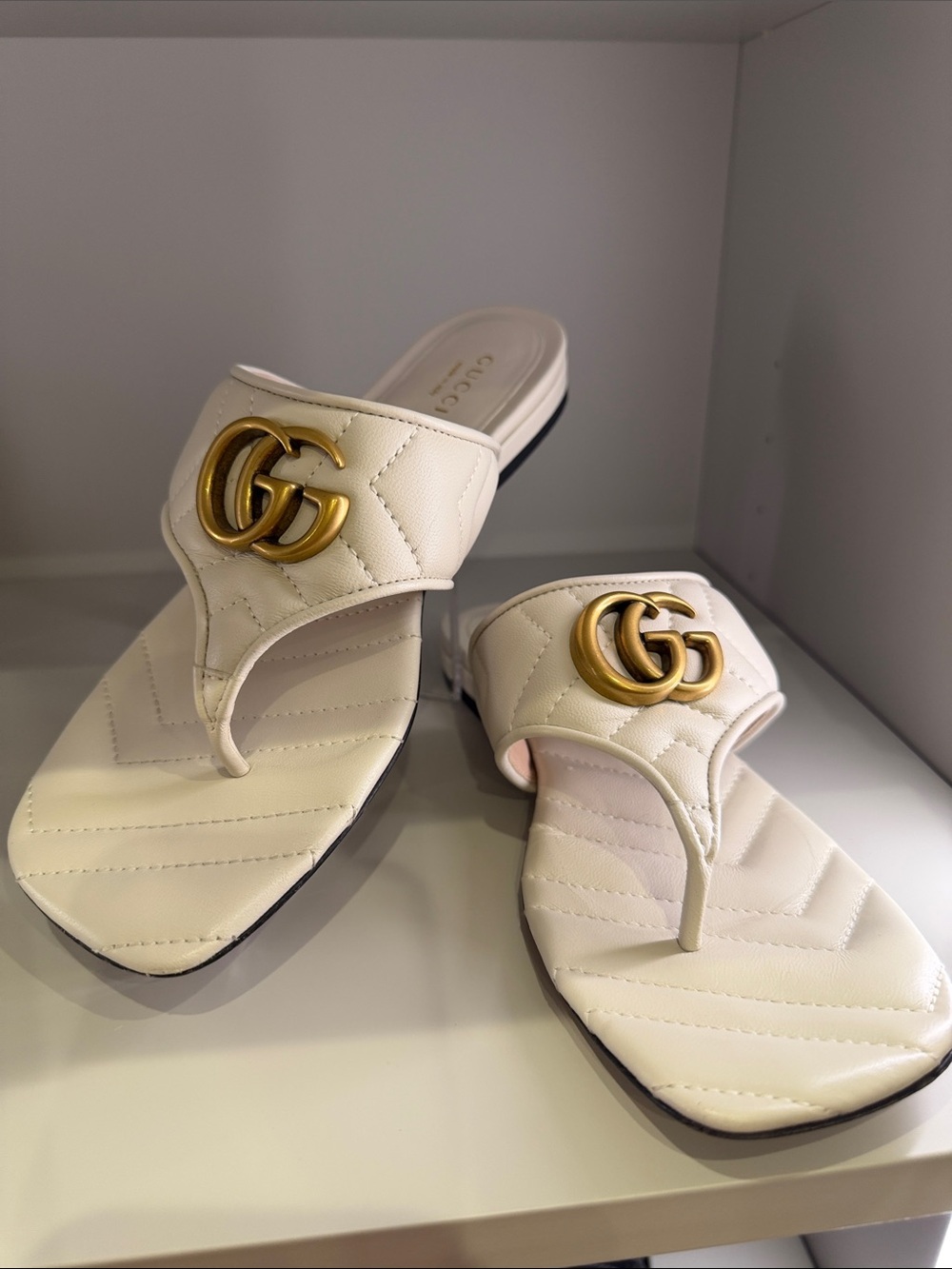 Gucci Double G Marmont Leather Thongs Size 36EU/6 B